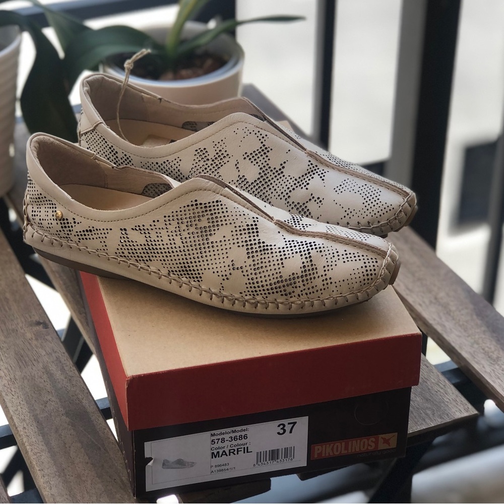 LIKE NEW Pikolinos Jerez perf moc, marfil (white), sz 37
